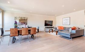 Stunning 3-Bedroom In The Heart Of London With Parking-Hosted By Sweetstay